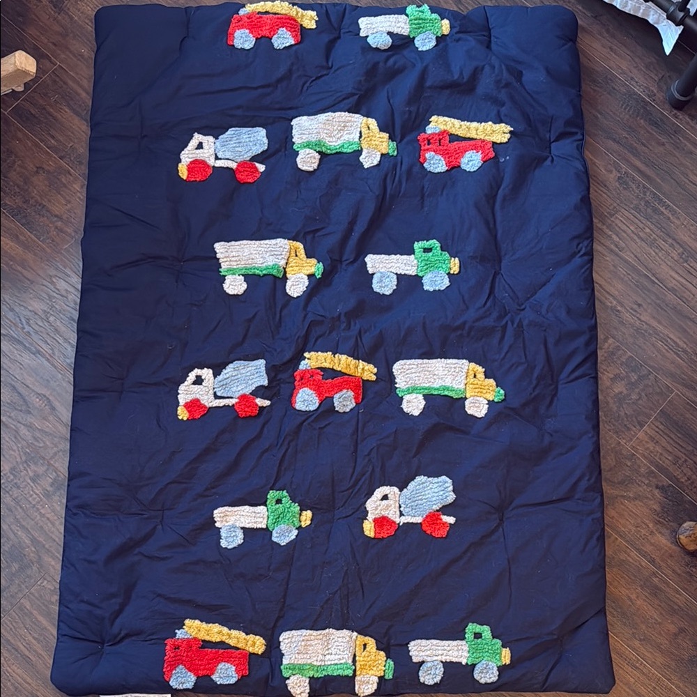 Pottery Barn Kids Candlewick Trucks Comforter - TODDLER